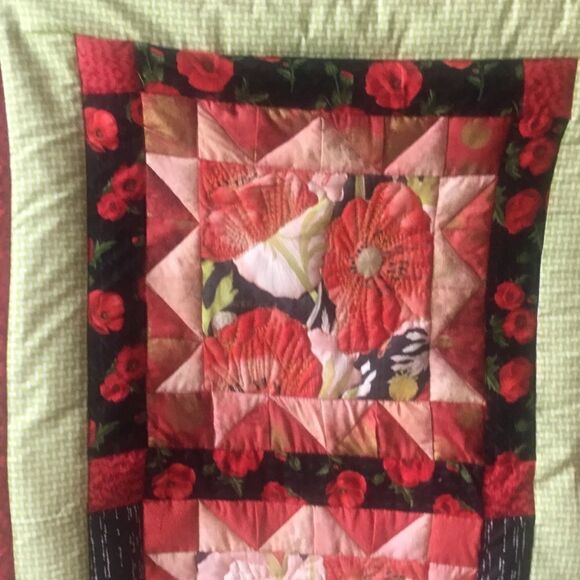 Brand new Hand Crafted Poppies Quilt - Picture 3 of 15